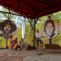 Music on the starting point of the trail to the Raizama river